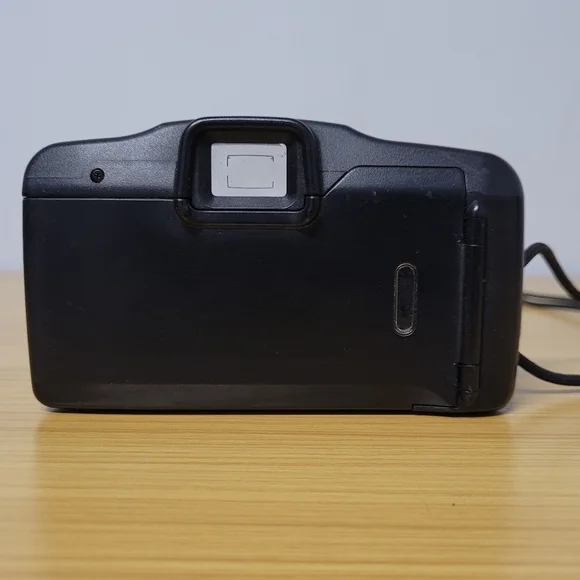 Canon Snappy Lxii 35mm Point and Shoot Film Camera 35mm Lens